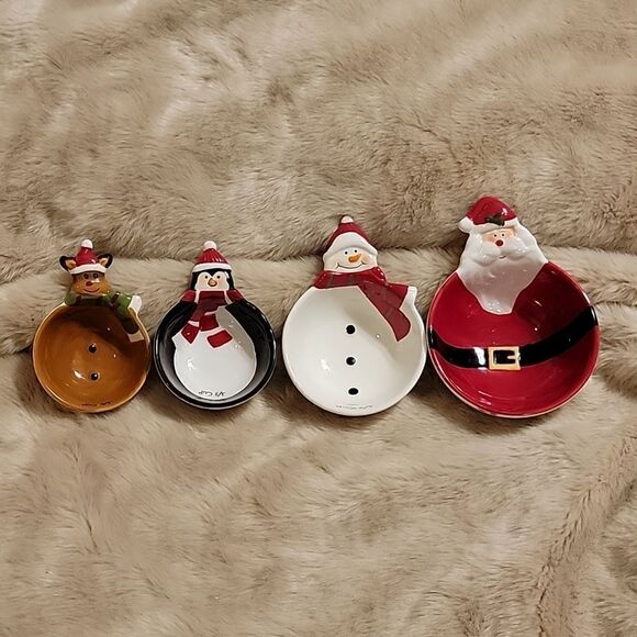 CHRISTMAS SANTA SNOWMAN REINDEER PENGUIN NESTING MEASURING CUP 4-PIECE SET - Picture 1 of 9